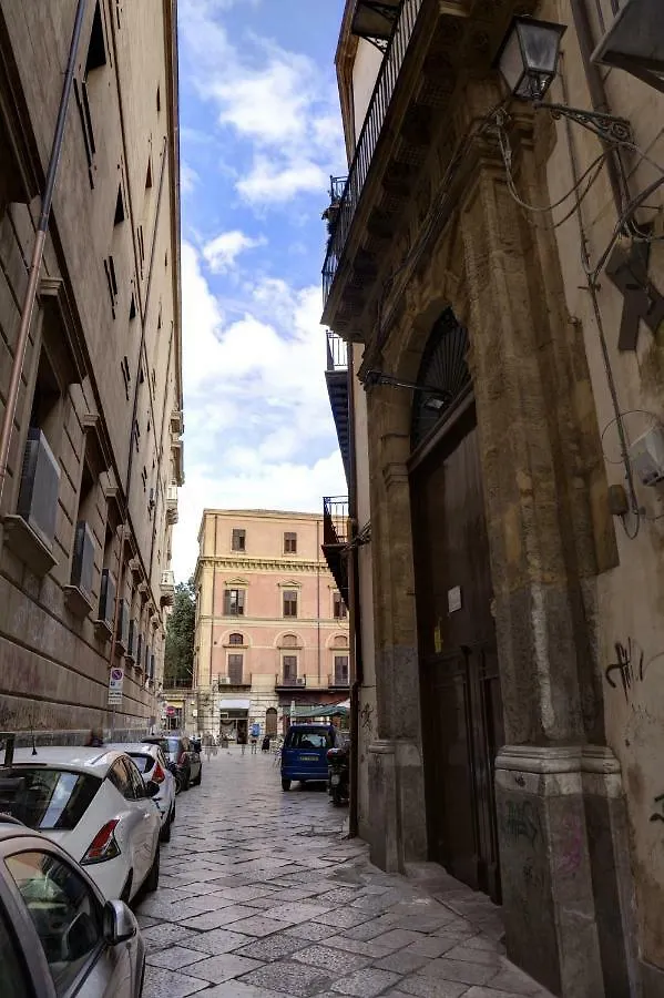 Demetra Rooms Palermo 3*,  Italy