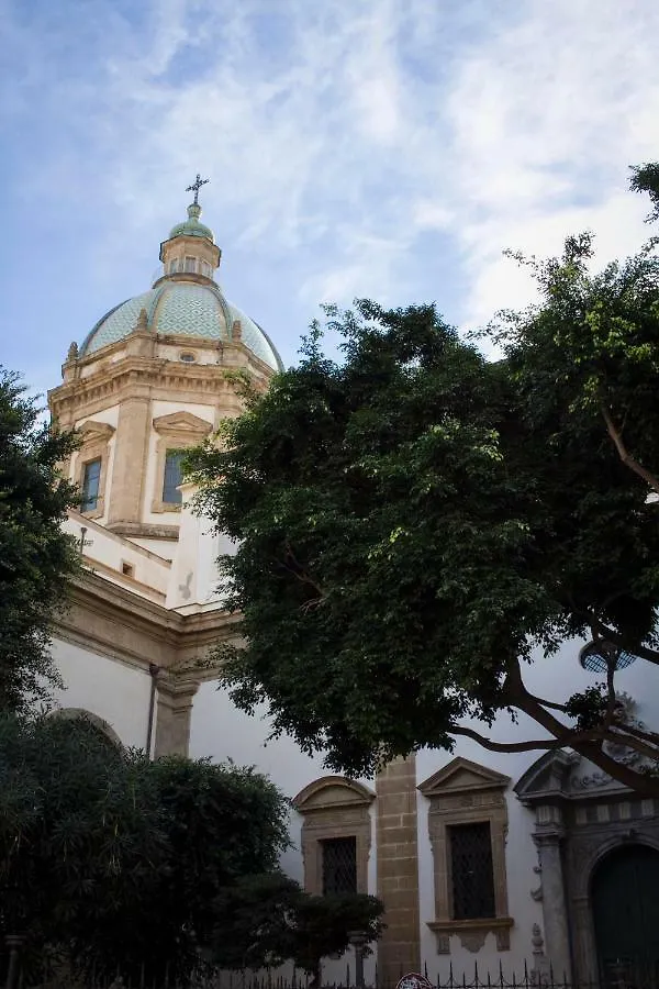 Demetra Rooms Palermo Bed & Breakfast